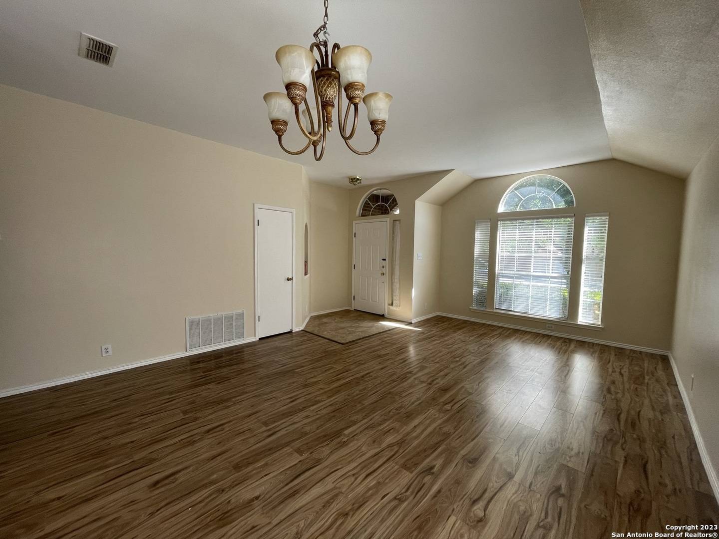 San Antonio, TX 78213,1719 pinetum