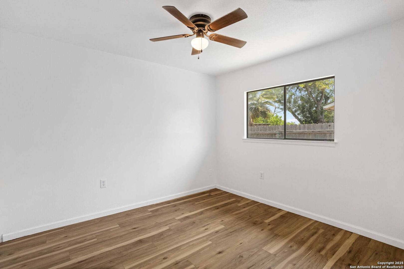 Converse, TX 78109,9840 Meadow Hill