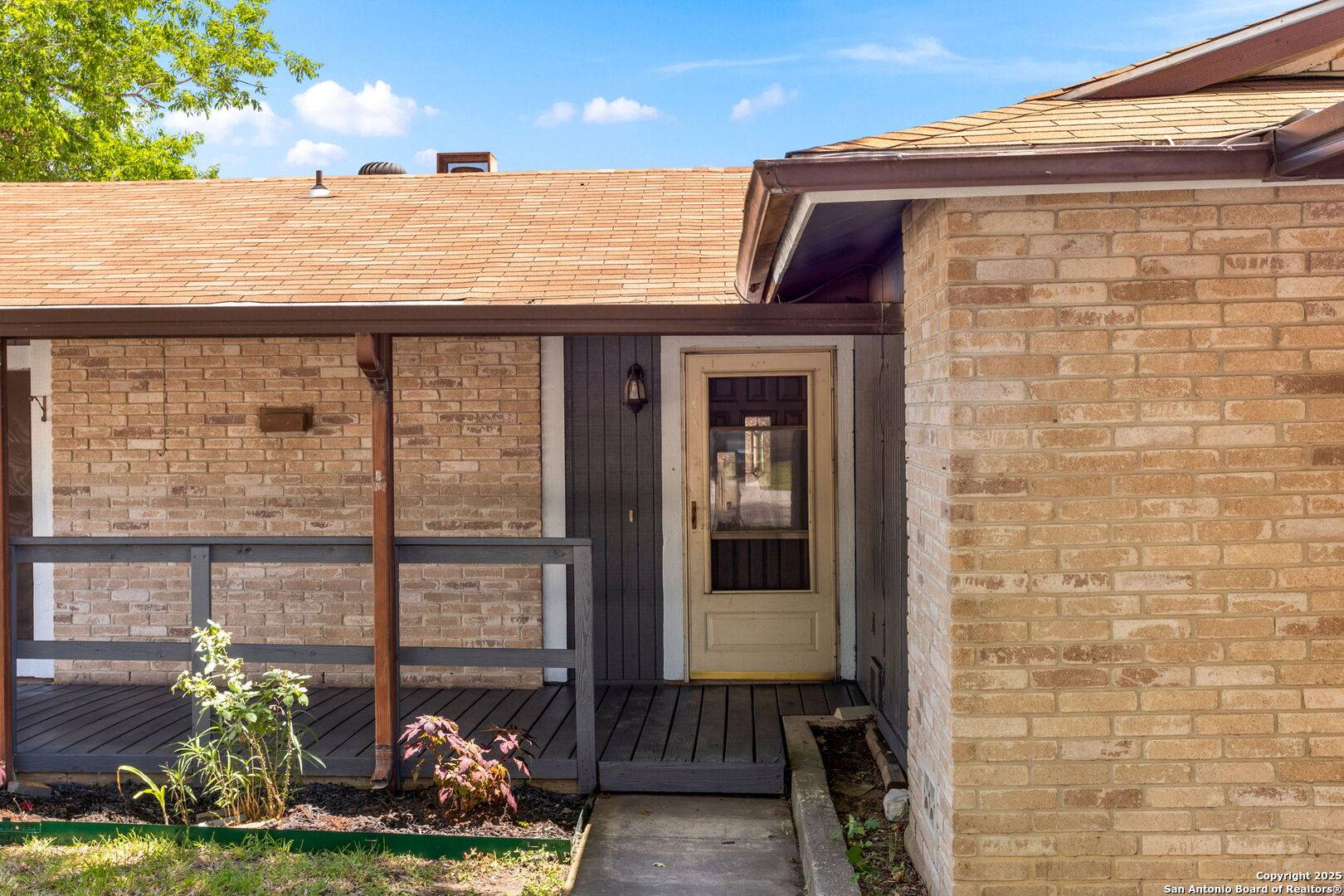 Converse, TX 78109,9840 Meadow Hill