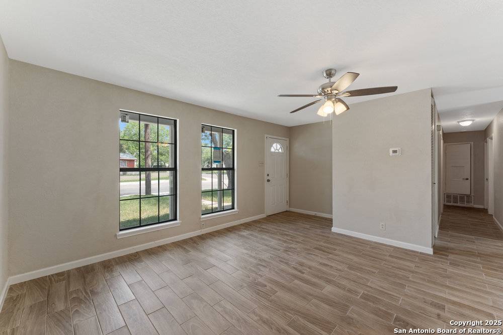 Universal City, TX 78148,202 Hillview Dr