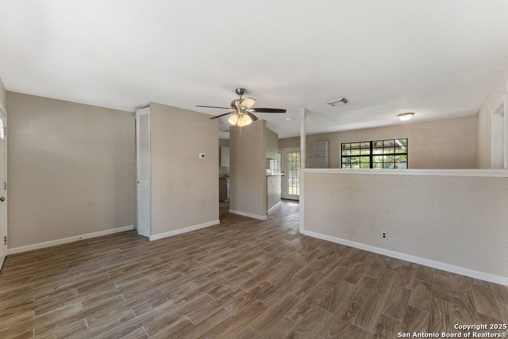 Universal City, TX 78148,202 Hillview Dr