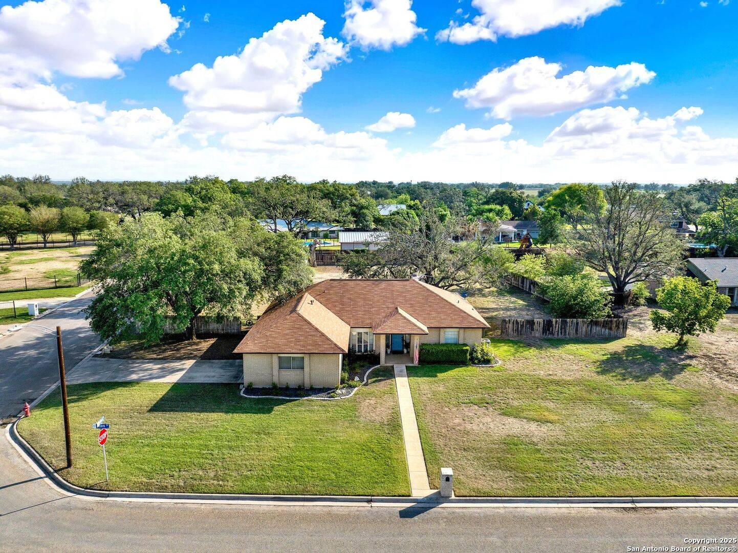 Hondo, TX 78861,1314 Acorn