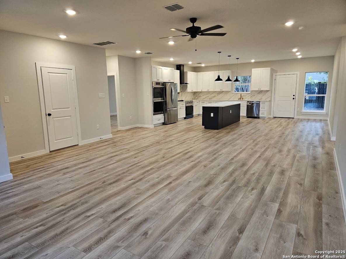 San Antonio, TX 78222,5819 lake bluff