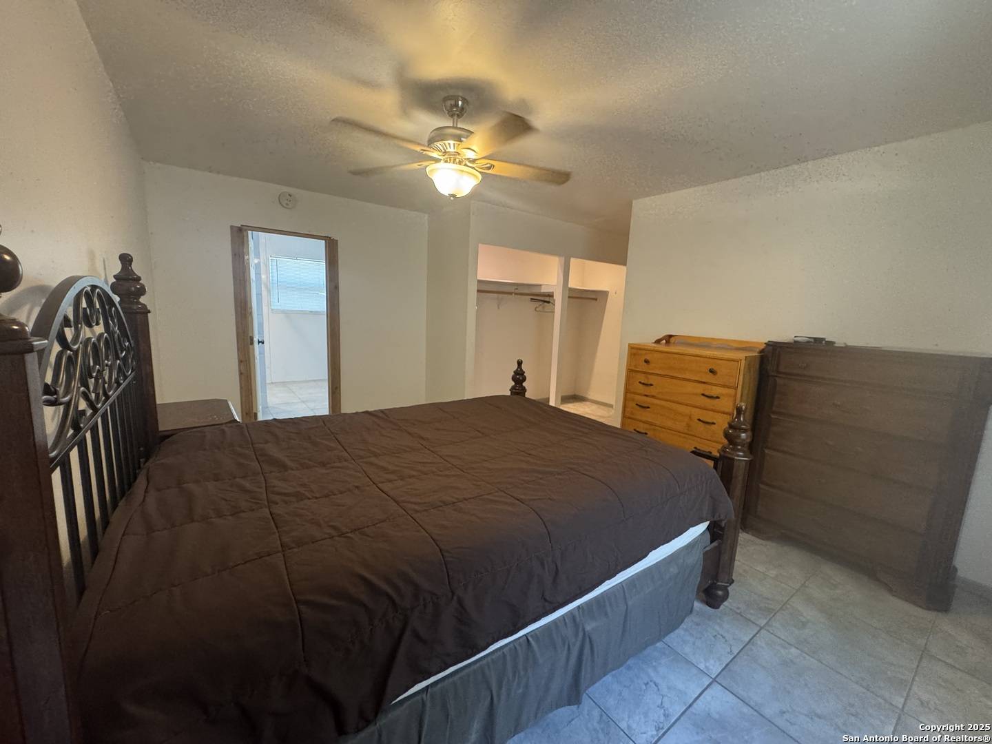Adkins, TX 78101,114 Encino Quemado
