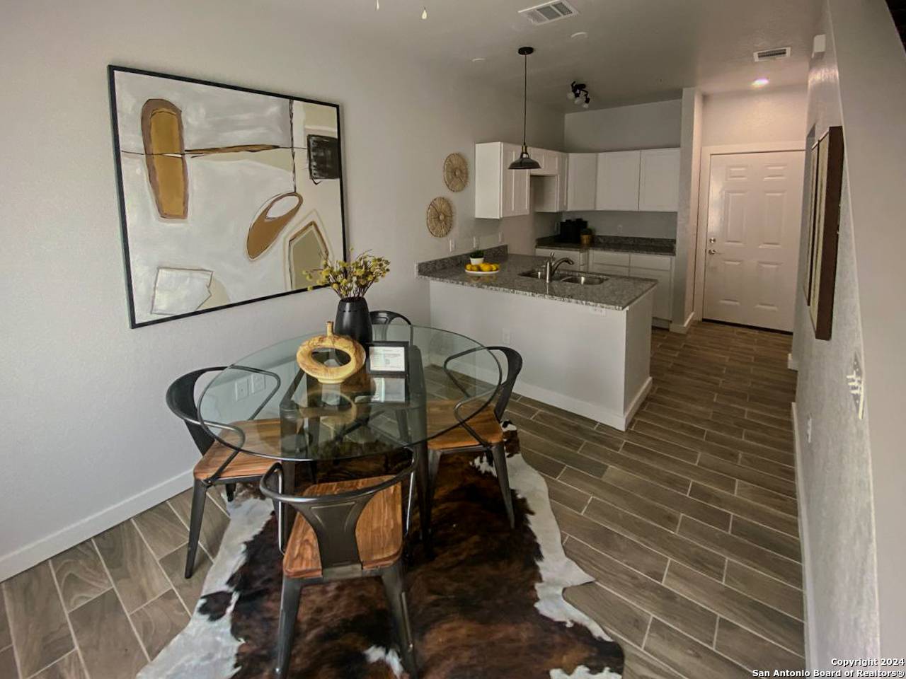 San Antonio, TX 78209,143 lucas UNIT 203