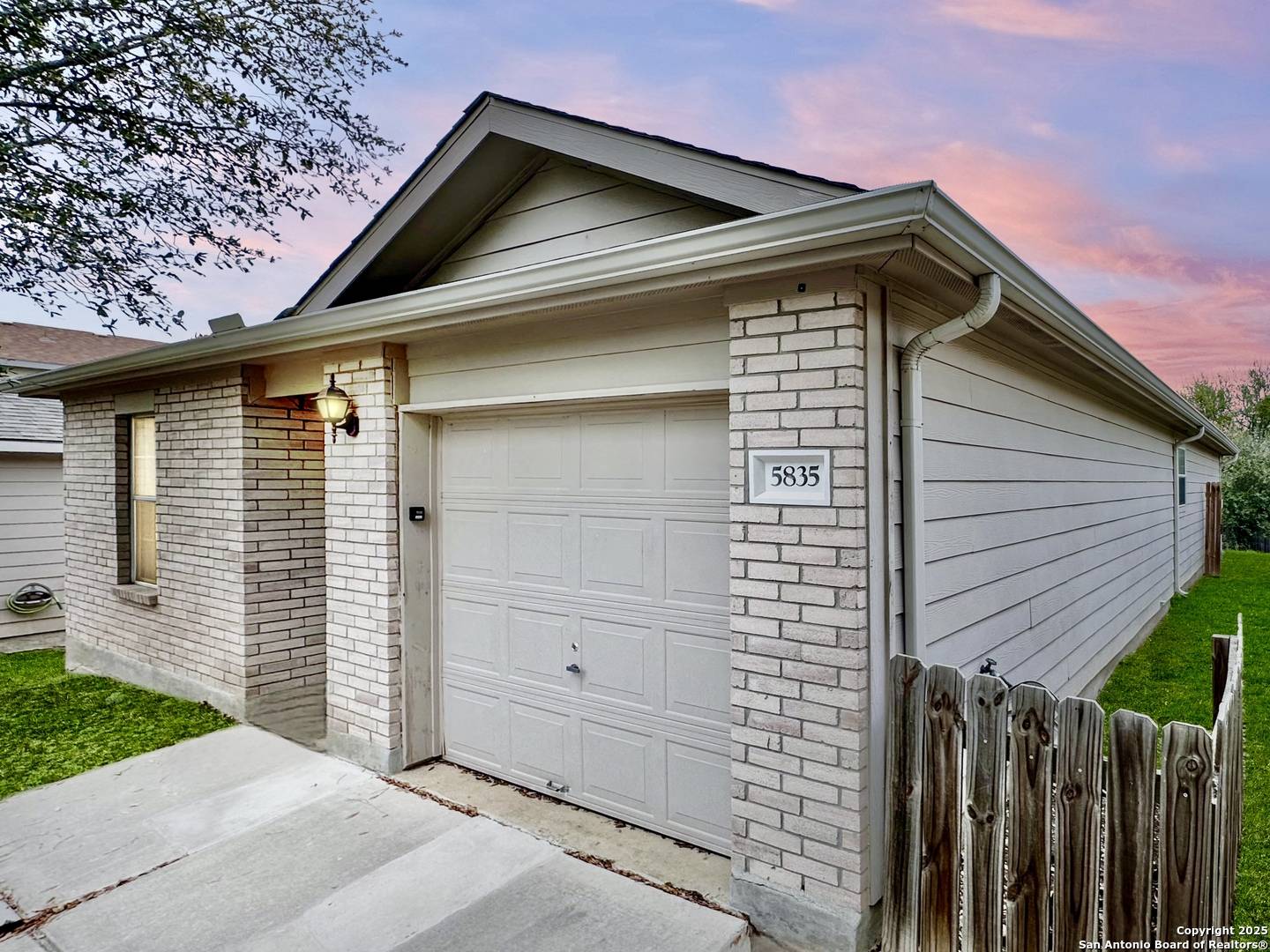 San Antonio, TX 78252,5835 Blonde Canyon