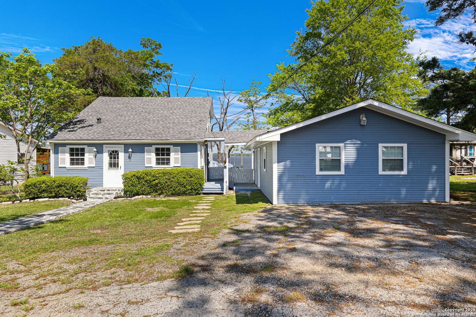Chandler, TX 75758,20505 Flat Creek Drive
