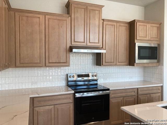 Castroville, TX 78009,264 Mountain Oak