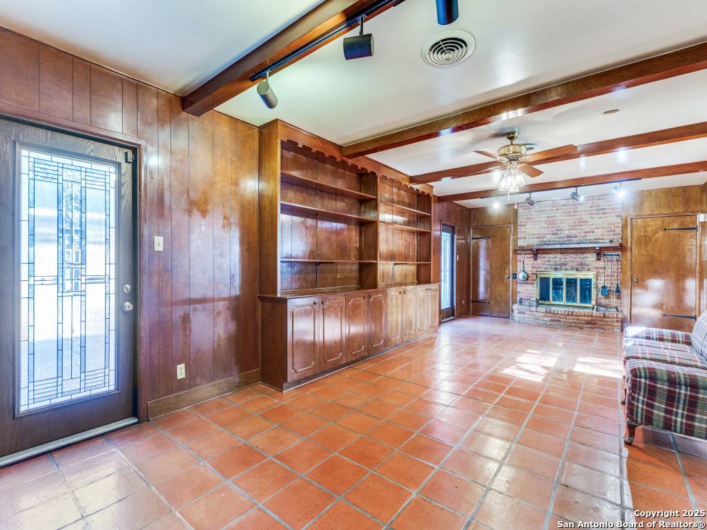 Hollywood Park, TX 78232,355 Donella