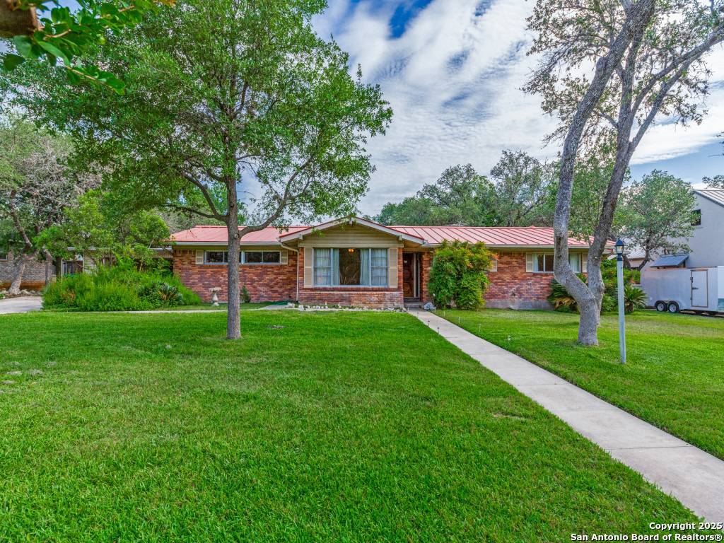 Hollywood Park, TX 78232,355 Donella