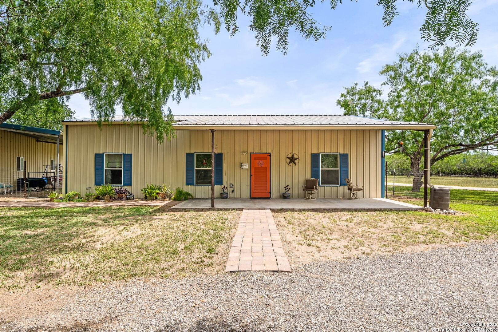 Three Rivers, TX 78071,109 frances