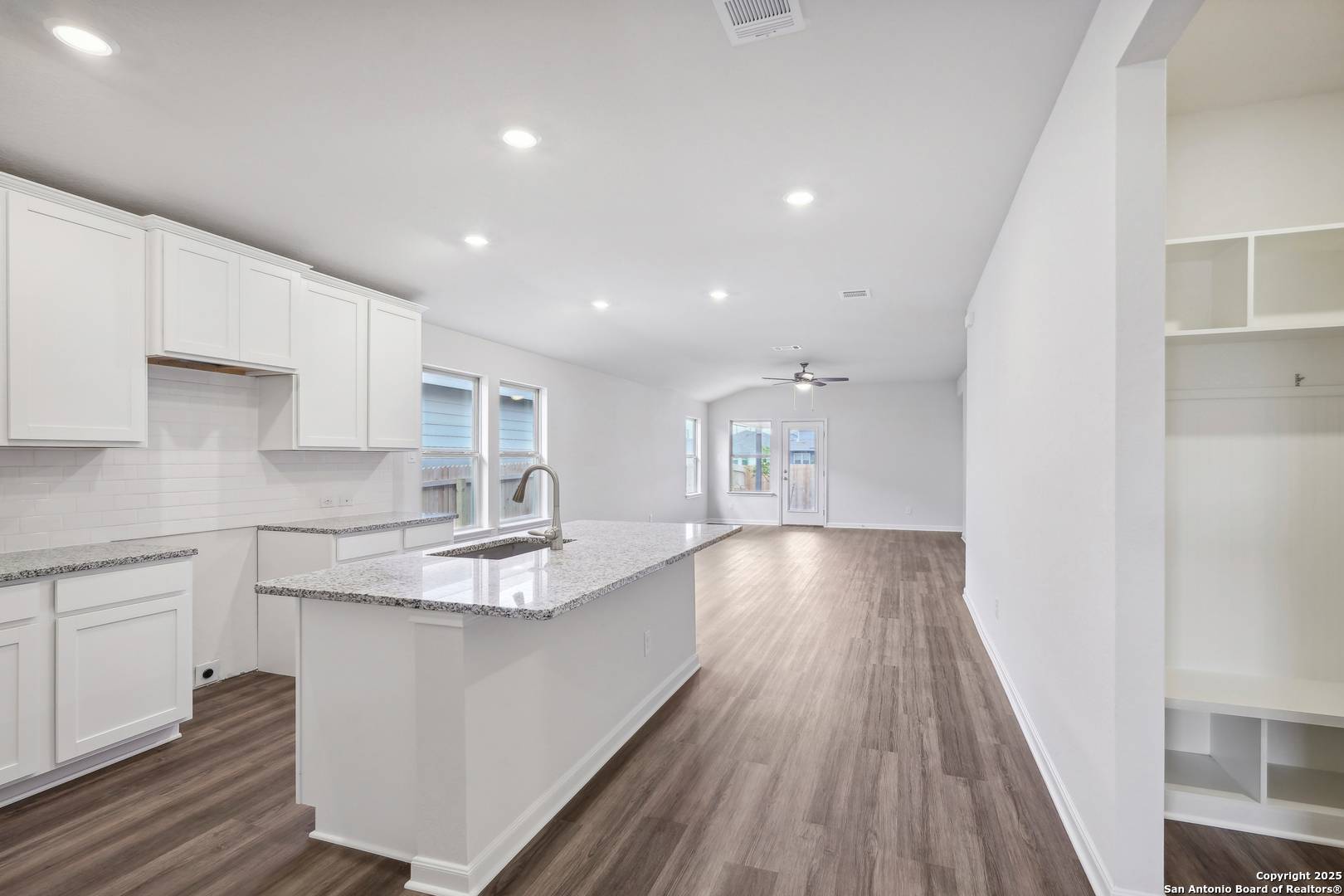 Converse, TX 78109,2914 Clemente Way