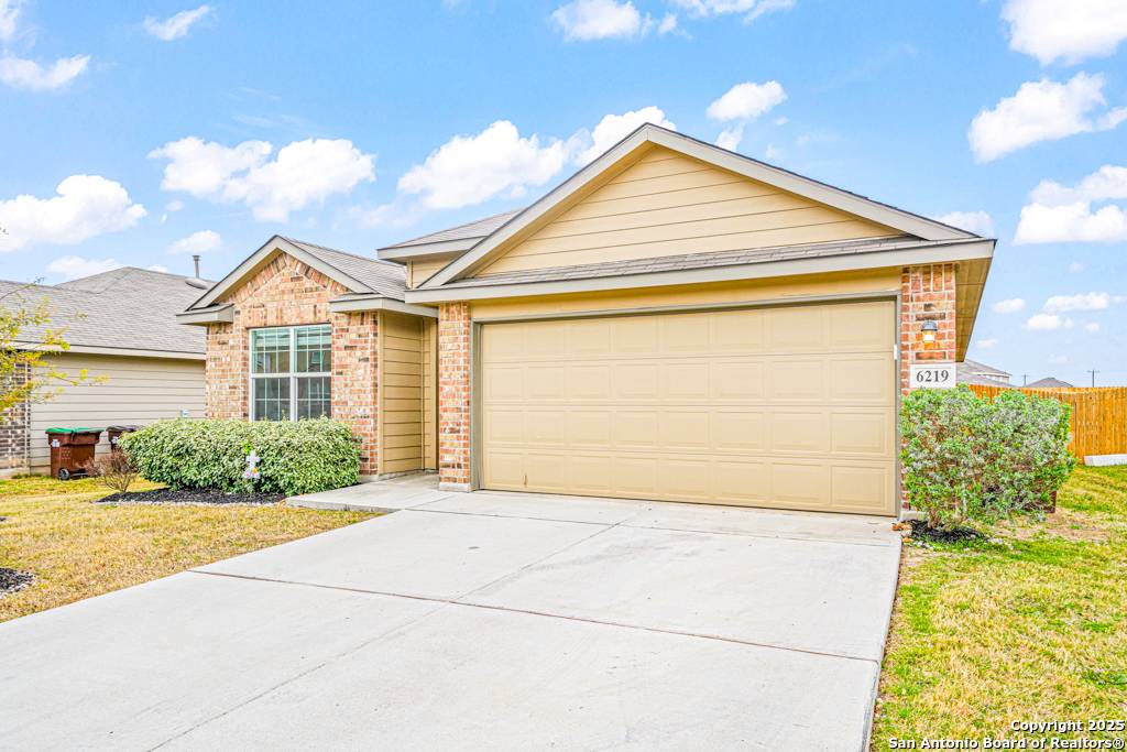 Converse, TX 78109,6219 Beech Trail Dr.