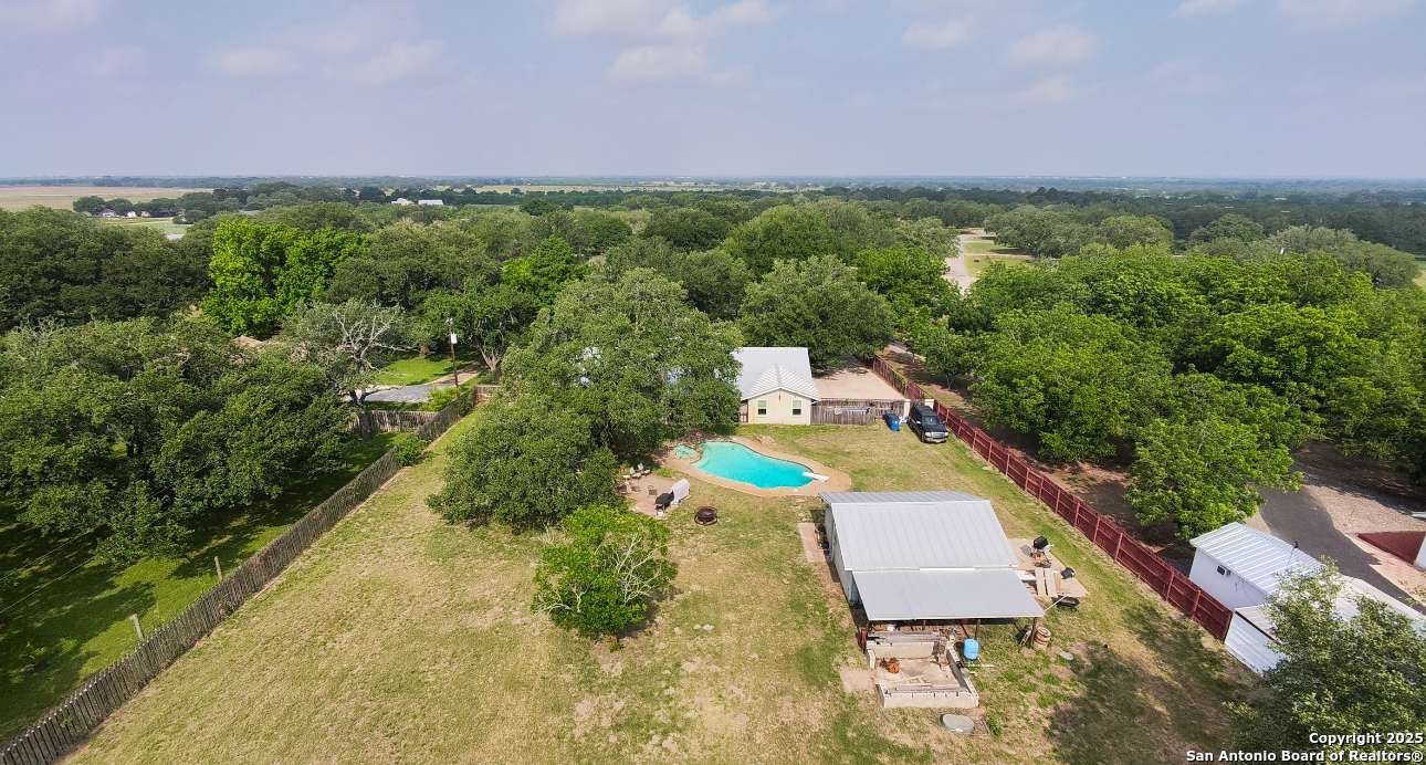 Pleasanton, TX 78064,111 Deer Run
