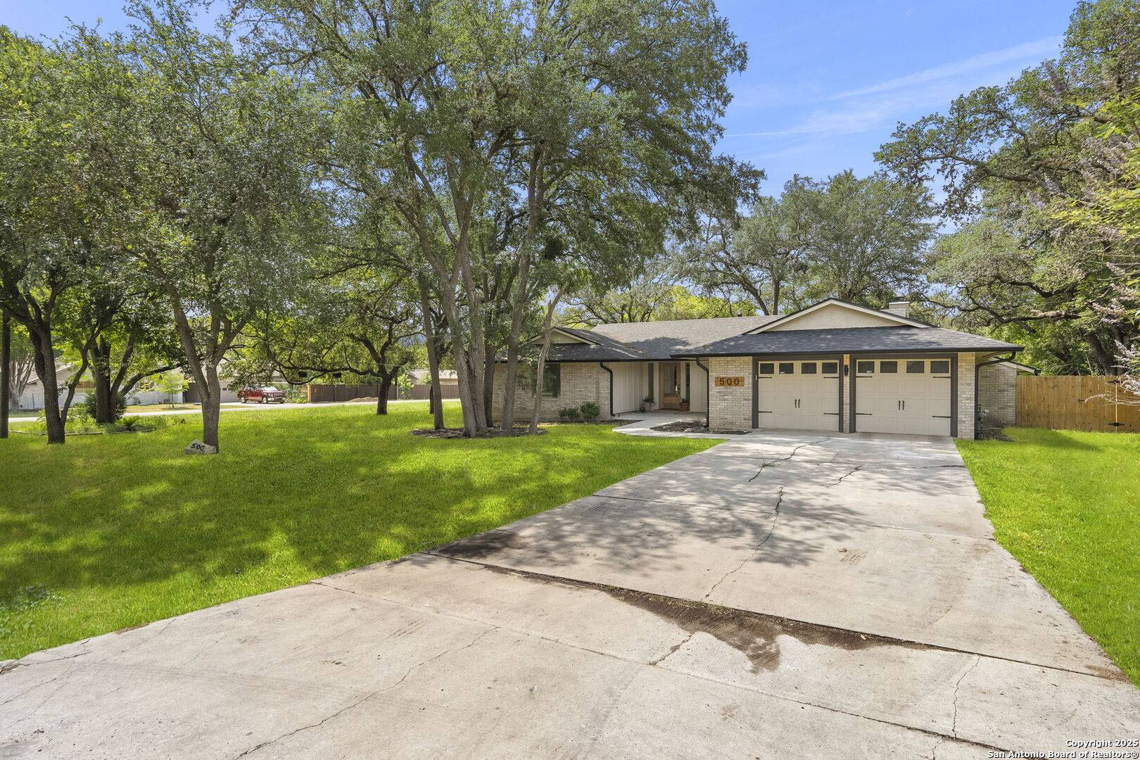 Hollywood Park, TX 78232,500 Skyforest