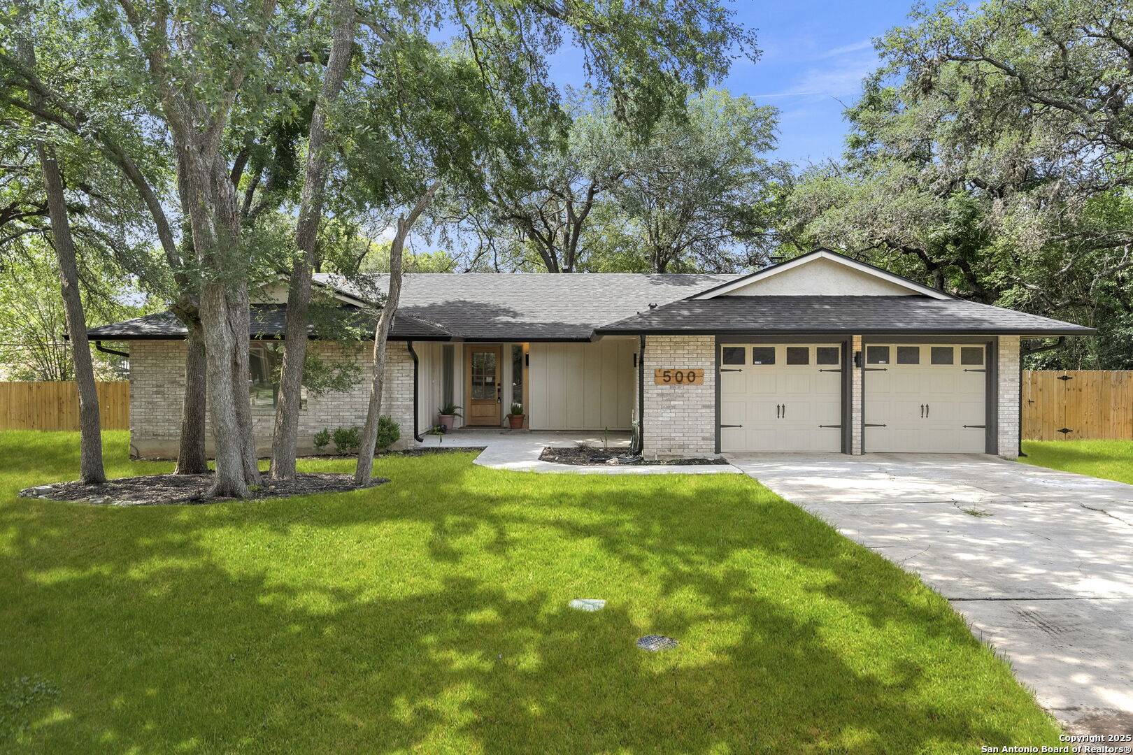 Hollywood Park, TX 78232,500 Skyforest