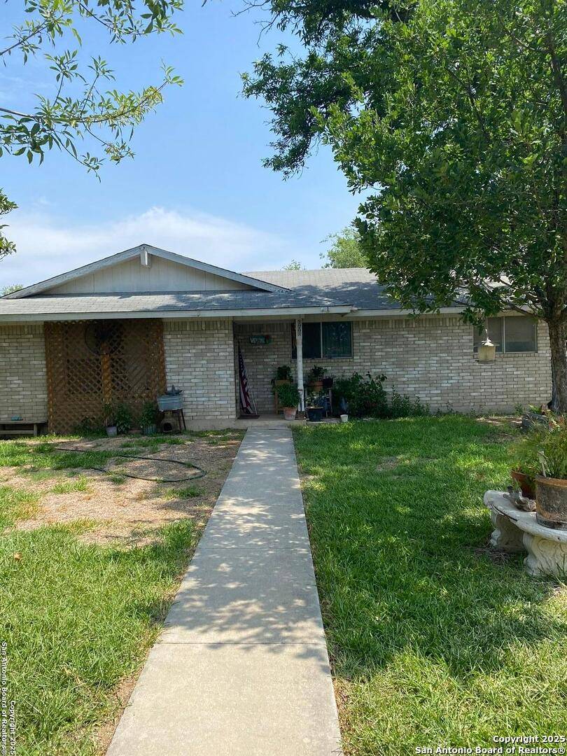 Uvalde, TX 78801,608 Daniel