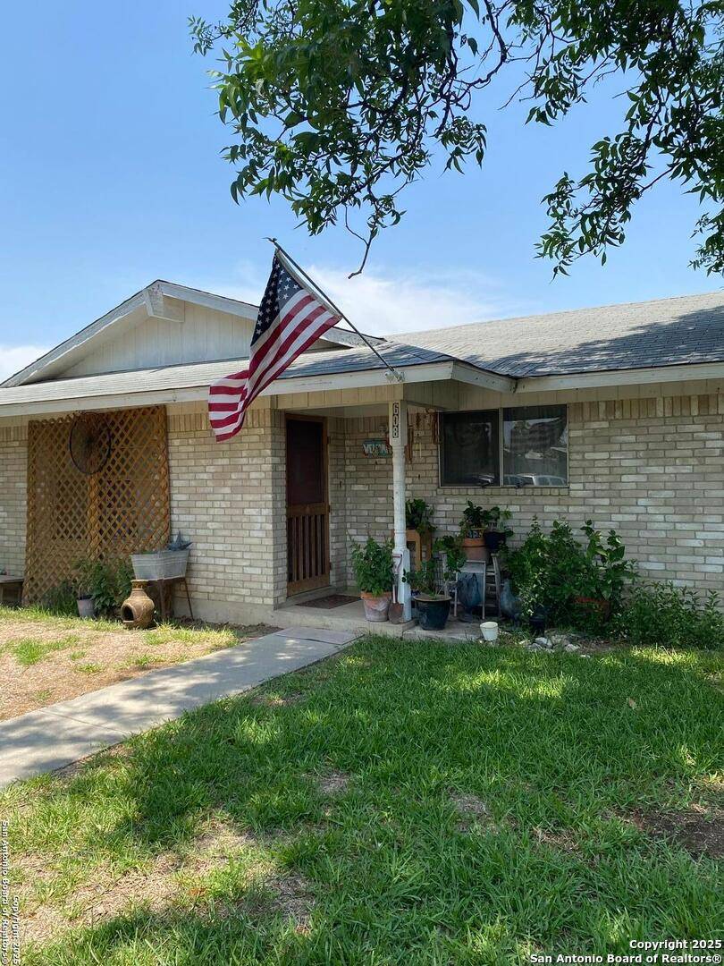 Uvalde, TX 78801,608 Daniel