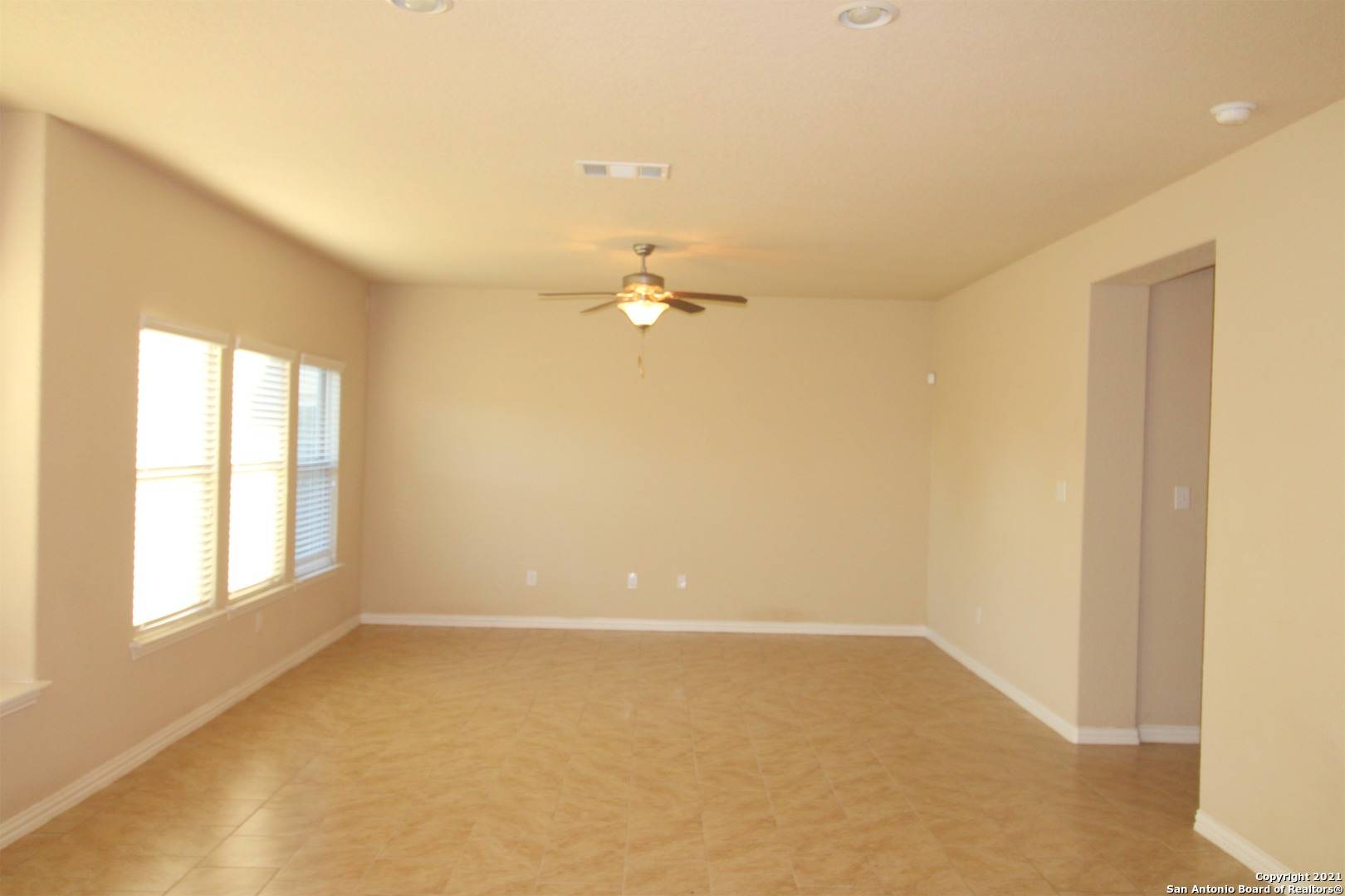 Converse, TX 78109,9118 Hogarten