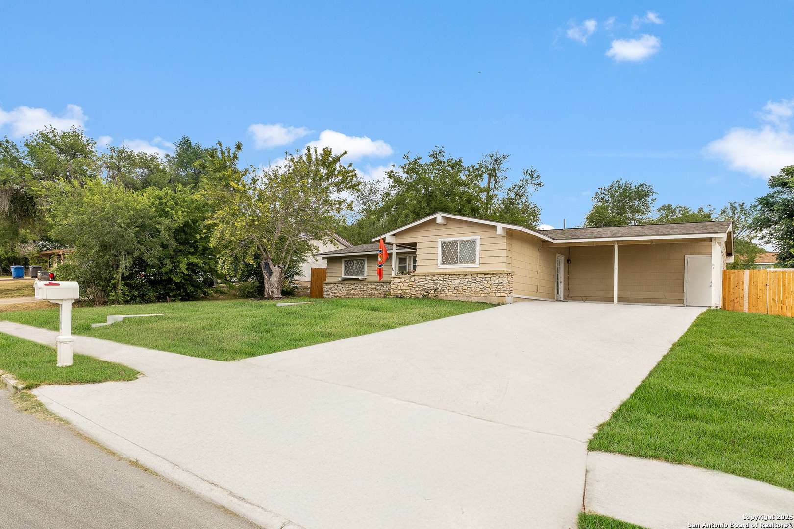 San Antonio, TX 78227,118 Peach Valley