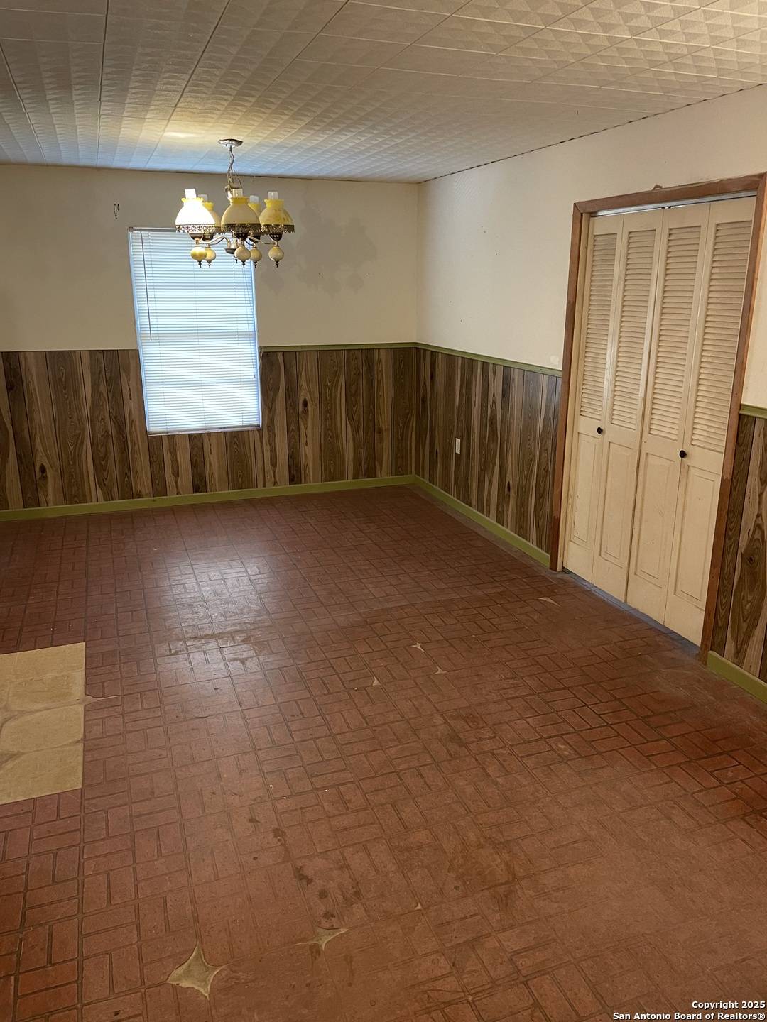 Pearsall, TX 78061,519 Apple