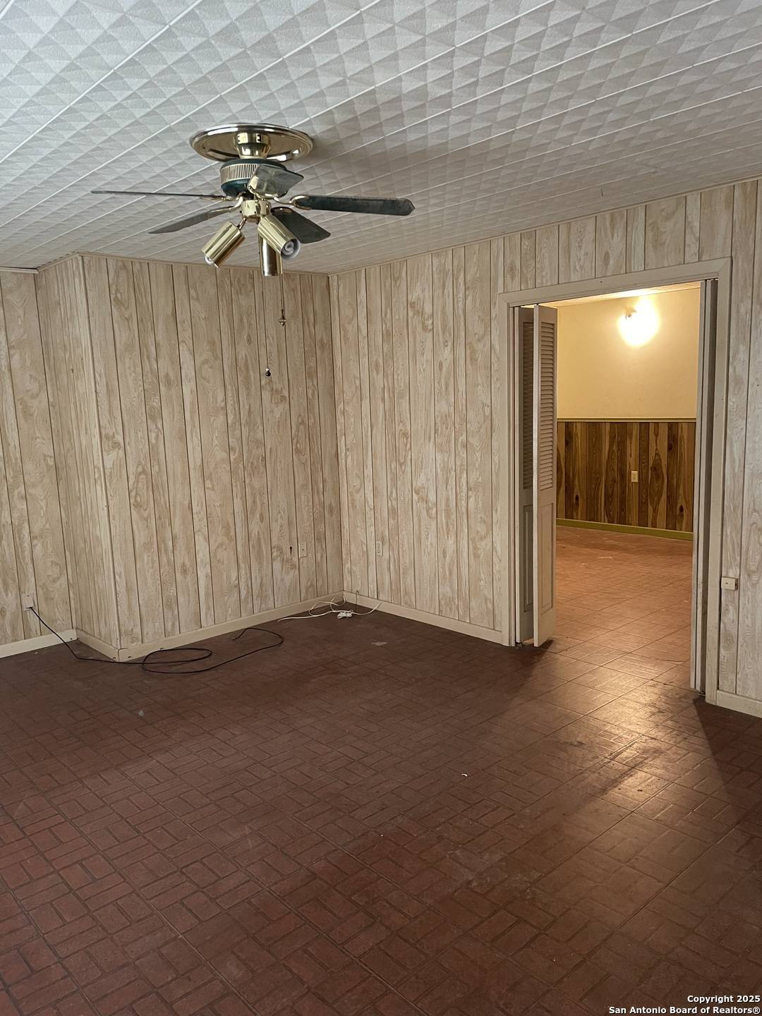 Pearsall, TX 78061,519 Apple