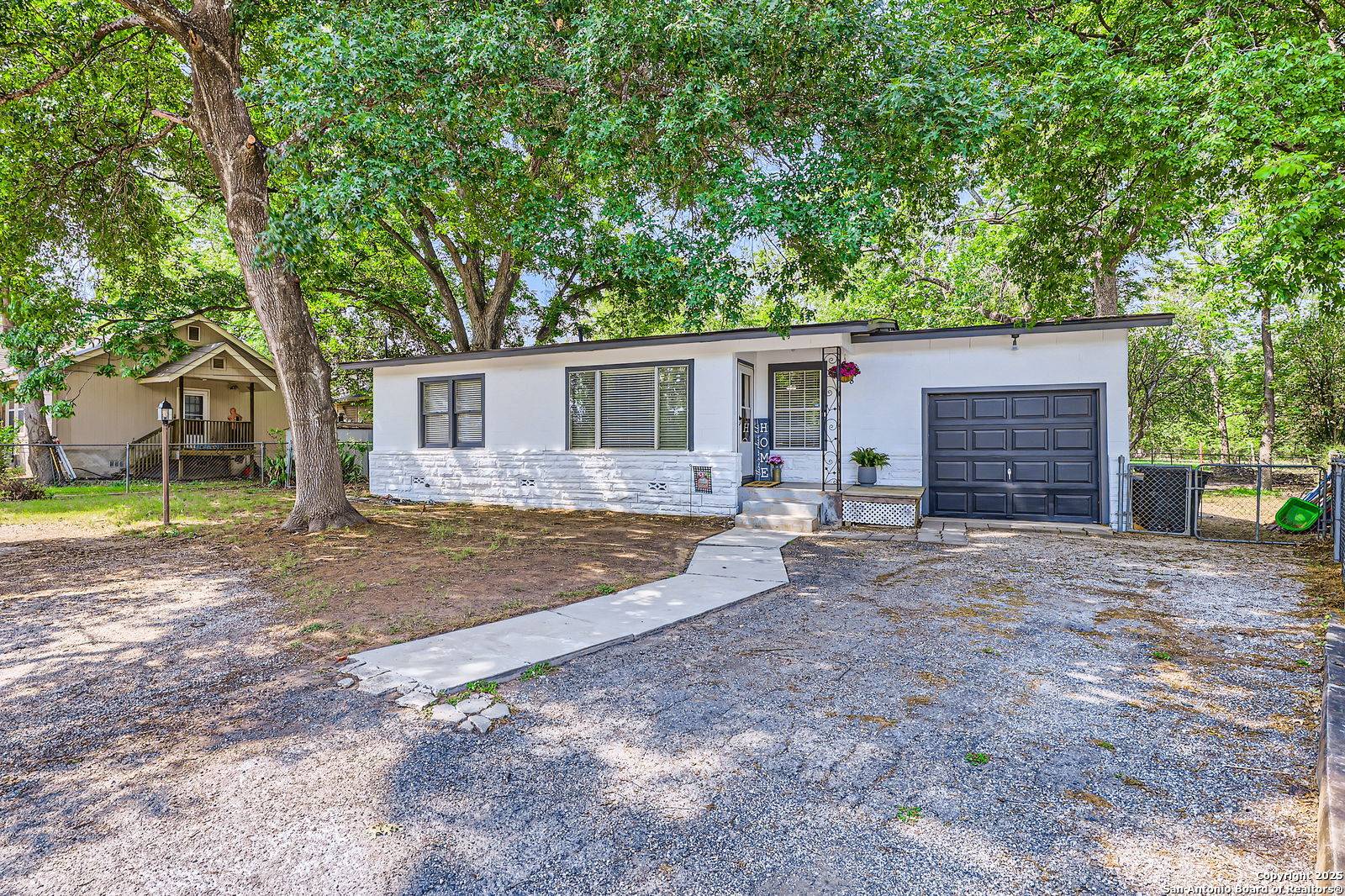 New Braunfels, TX 78130,258 Live Oak