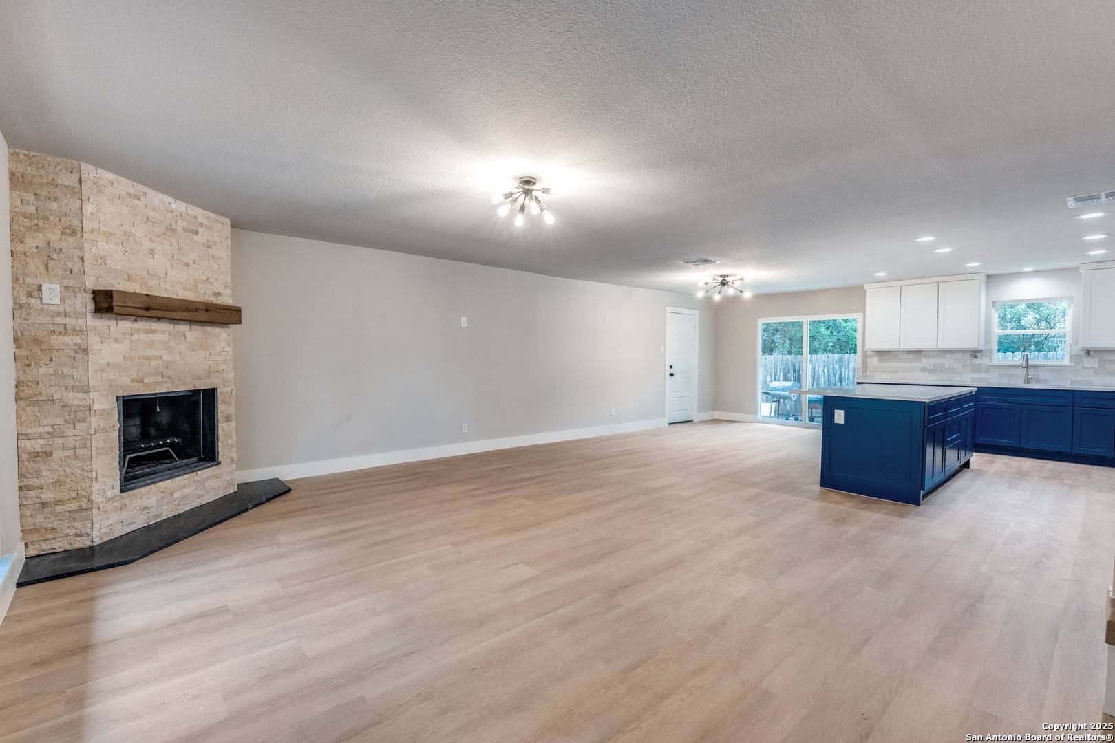 Canyon Lake, TX 78133-3610,1071 DIAMONDHEAD DR