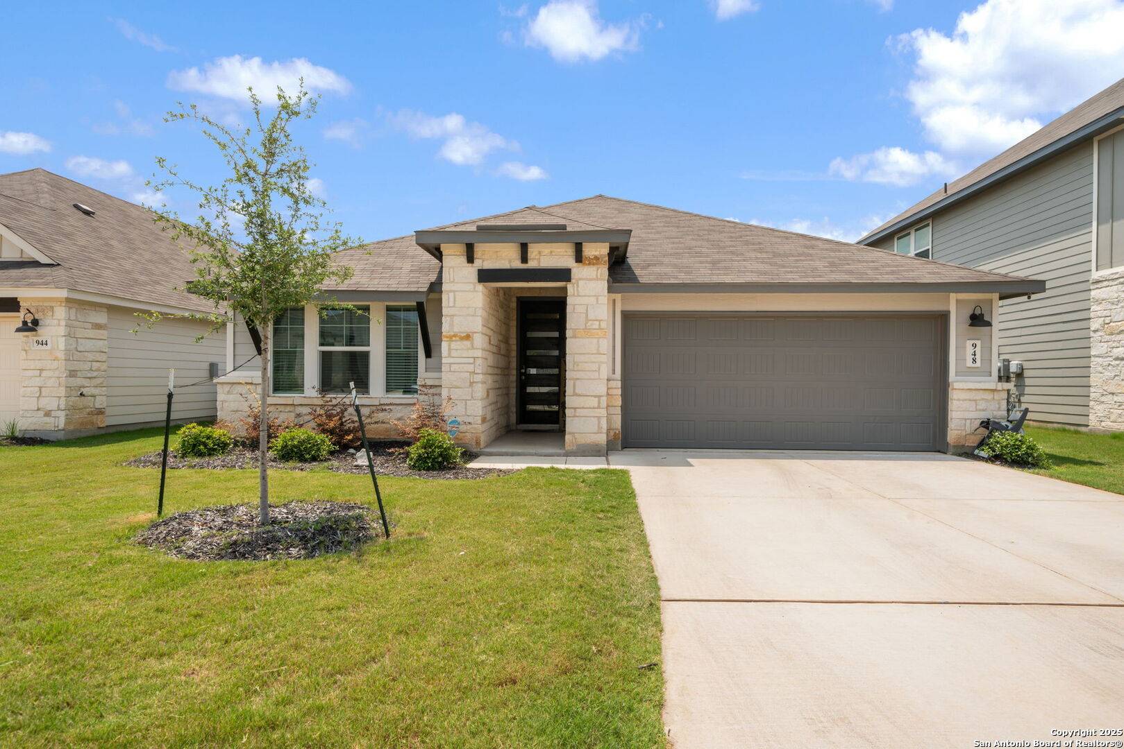 San Antonio, TX 78260,948 Black Horse Way