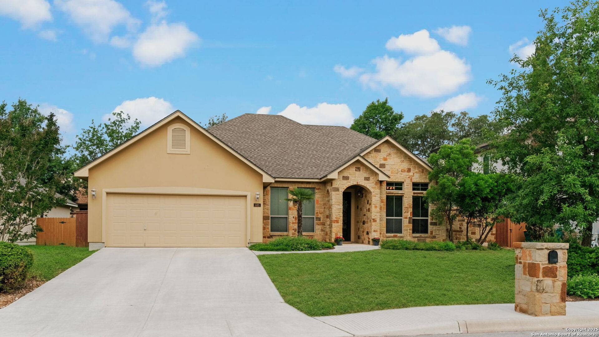 Boerne, TX 78006,445 English Oaks Circle