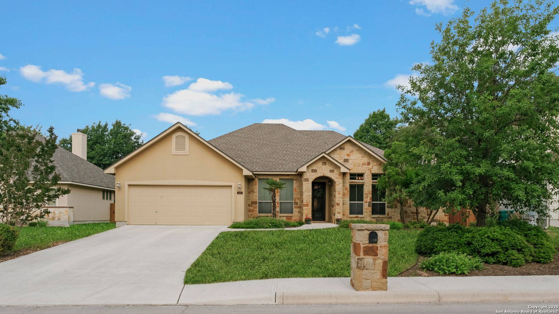 Boerne, TX 78006,445 English Oaks Circle