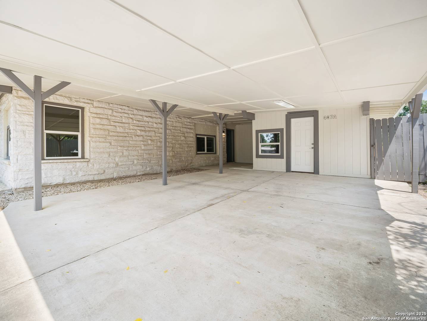 San Antonio, TX 78216,407 SHARON DR