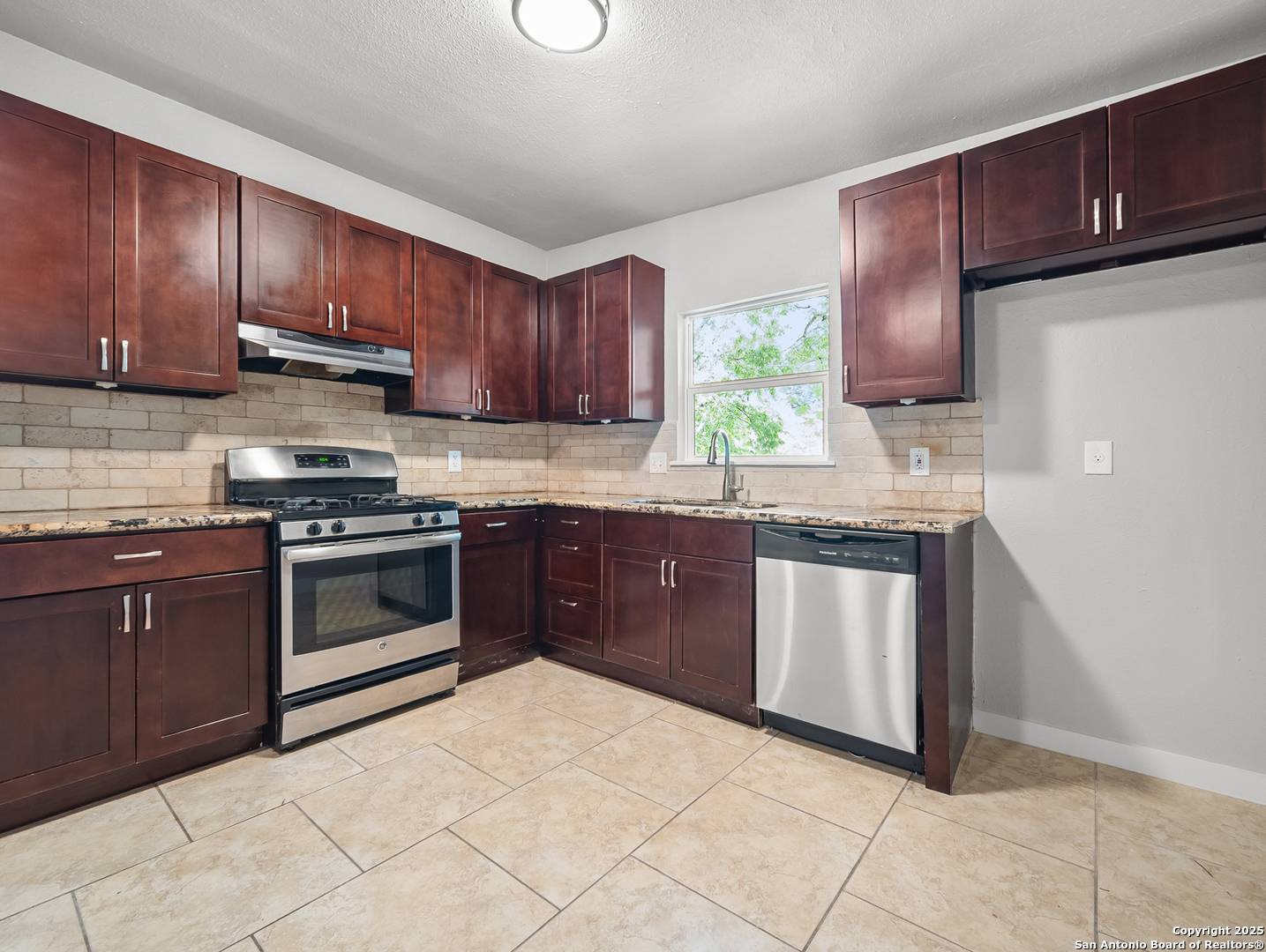 San Antonio, TX 78216,407 SHARON DR