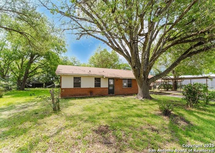 Shiner, TX 77984,36 county road 346c
