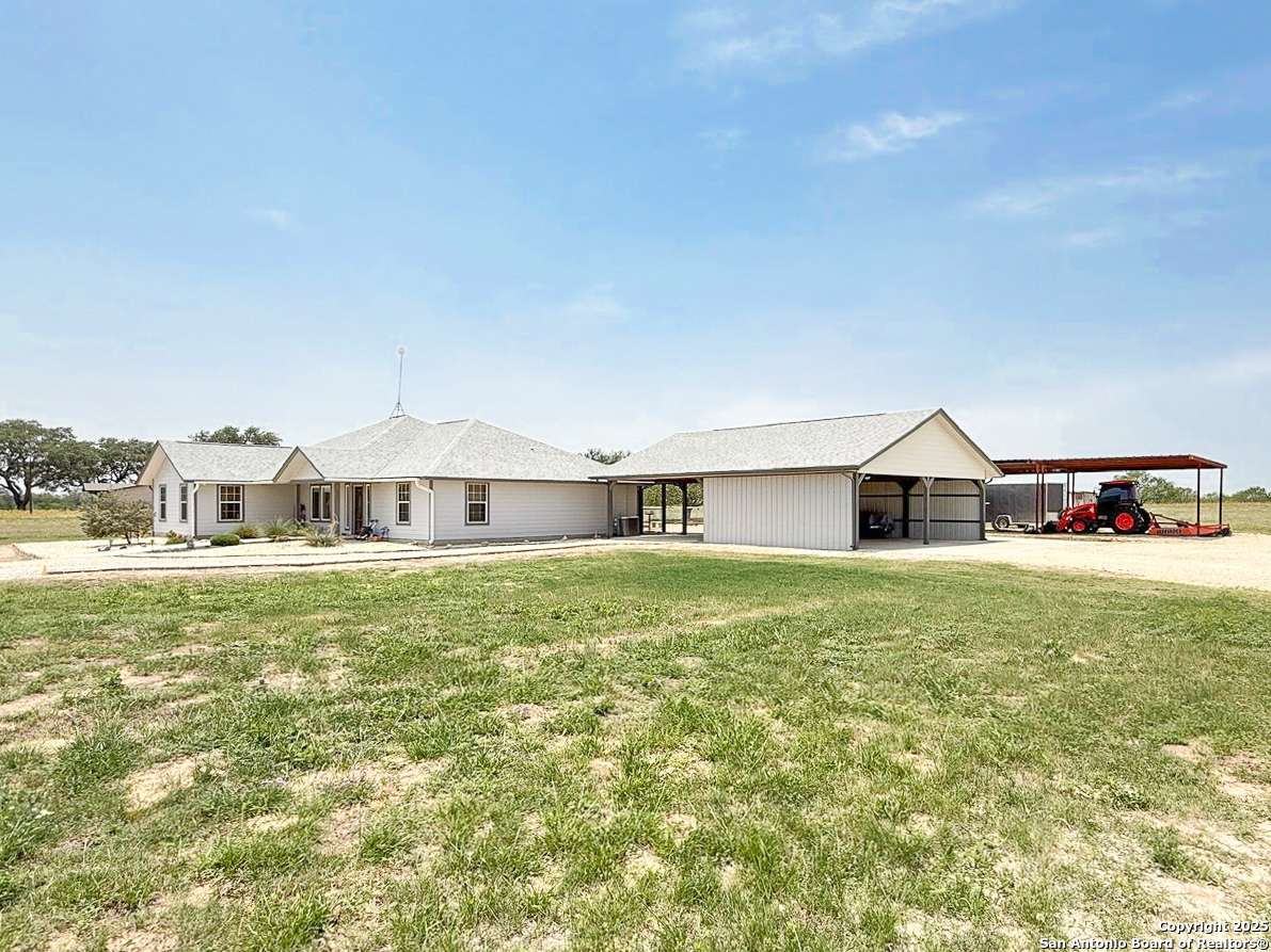 Devine, TX 78016,1185 County Road 7718