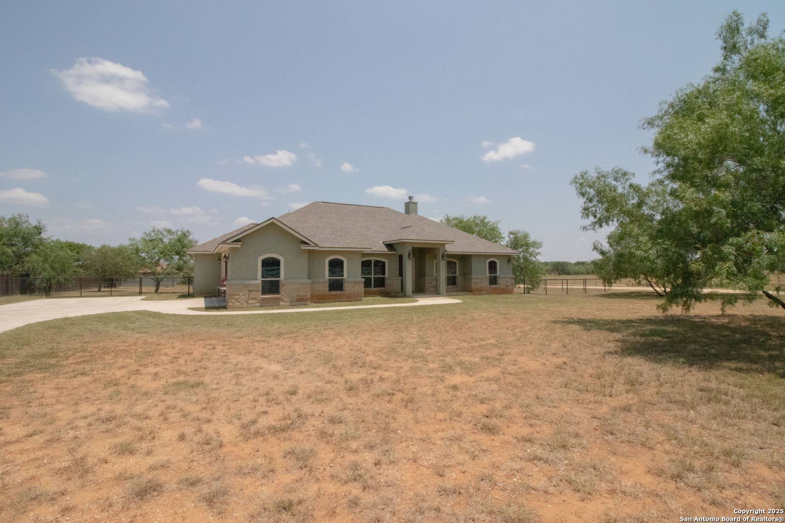 La Vernia, TX 78121,2516 County Road 357