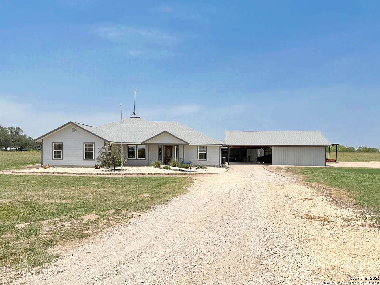 Devine, TX 78016,1185 County Road 7718