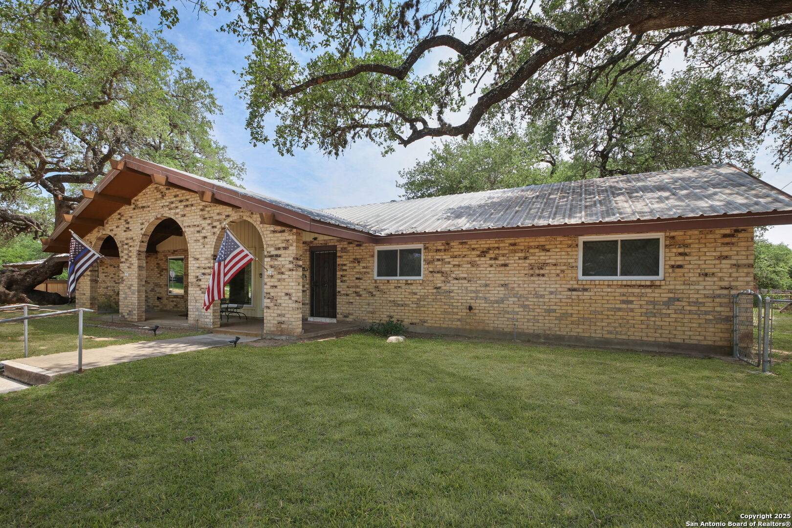 Pleasanton, TX 78064,102 Southgate