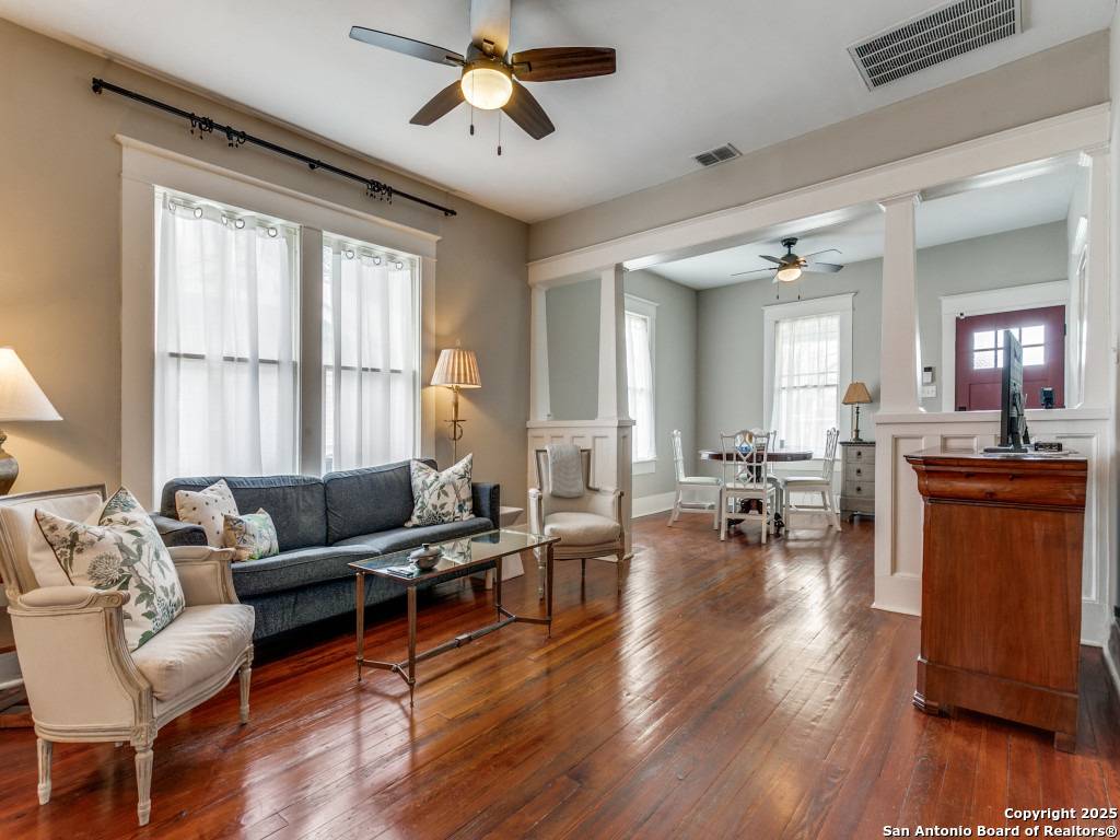 San Antonio, TX 78202,521 N Palmetto