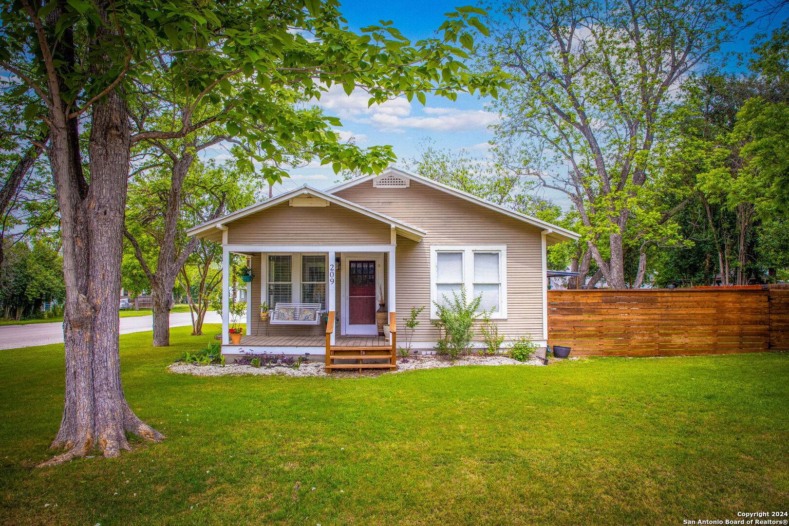 New Braunfels, TX 78130,209 Live Oak