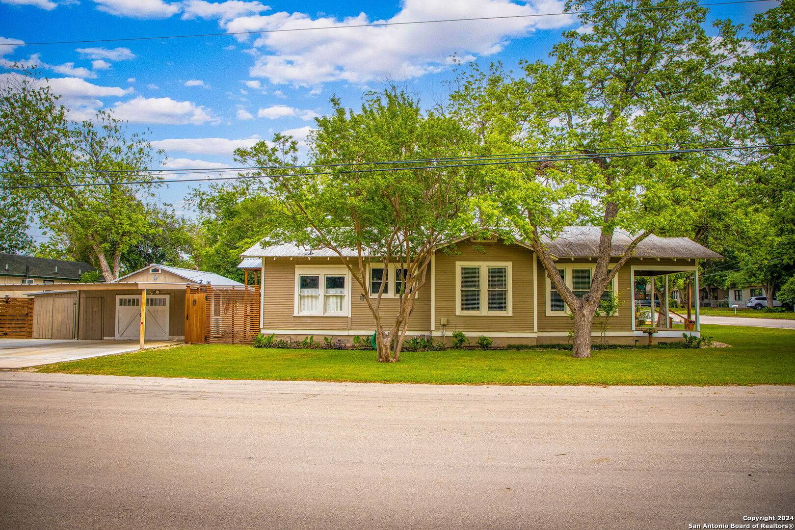 New Braunfels, TX 78130,209 Live Oak
