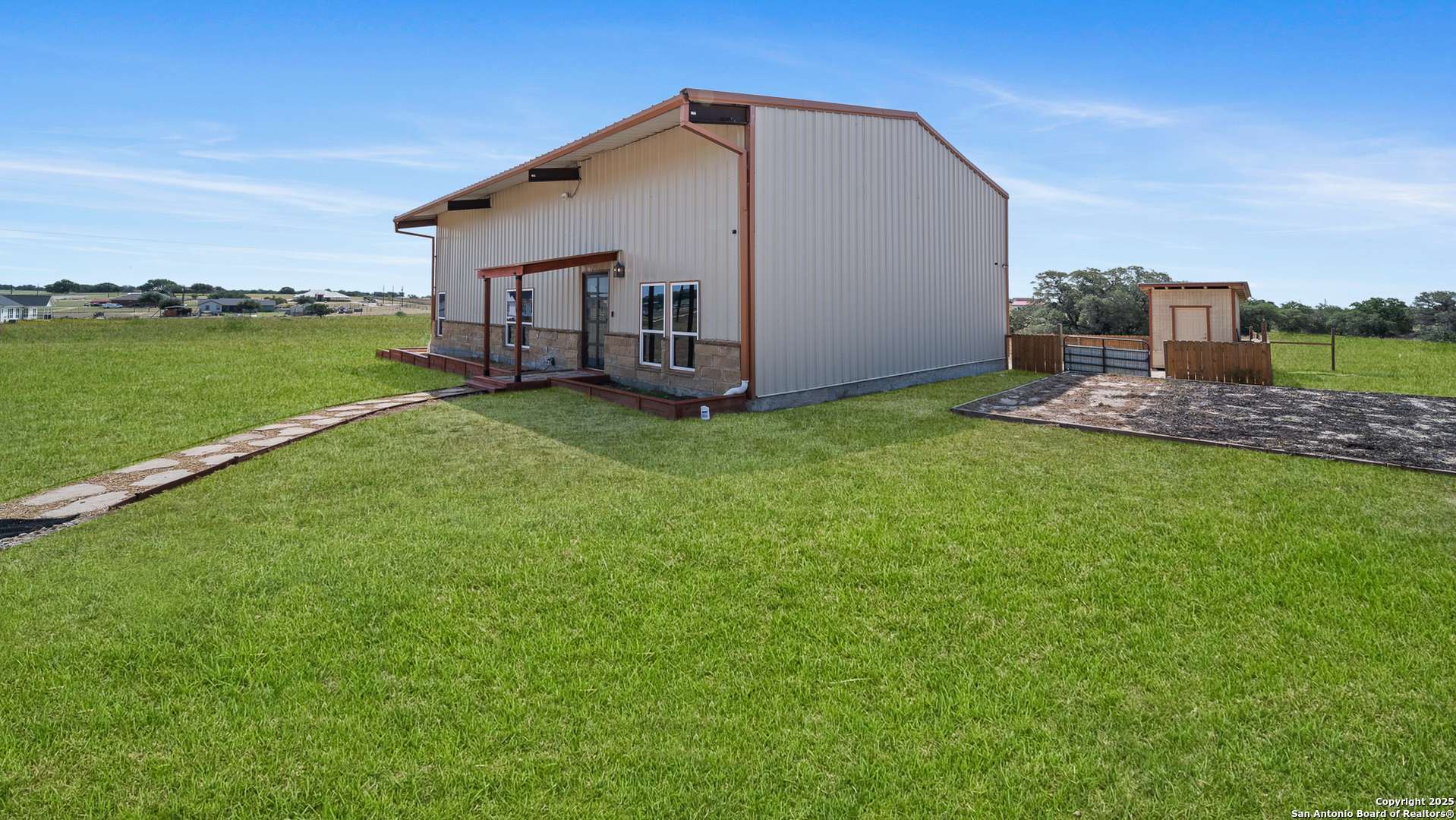La Vernia, TX 78121,201 Lakeview Cir