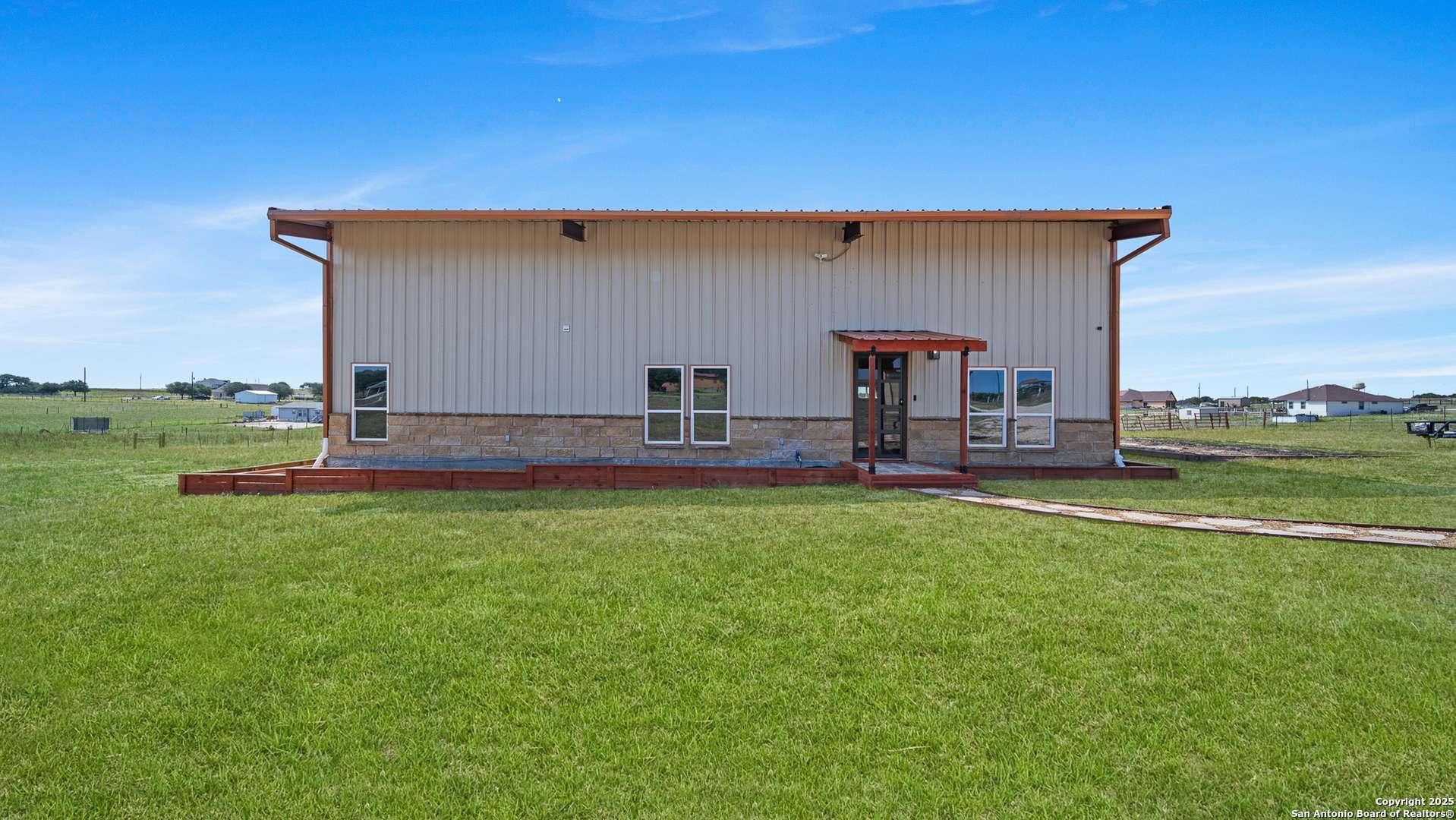 La Vernia, TX 78121,201 Lakeview Cir
