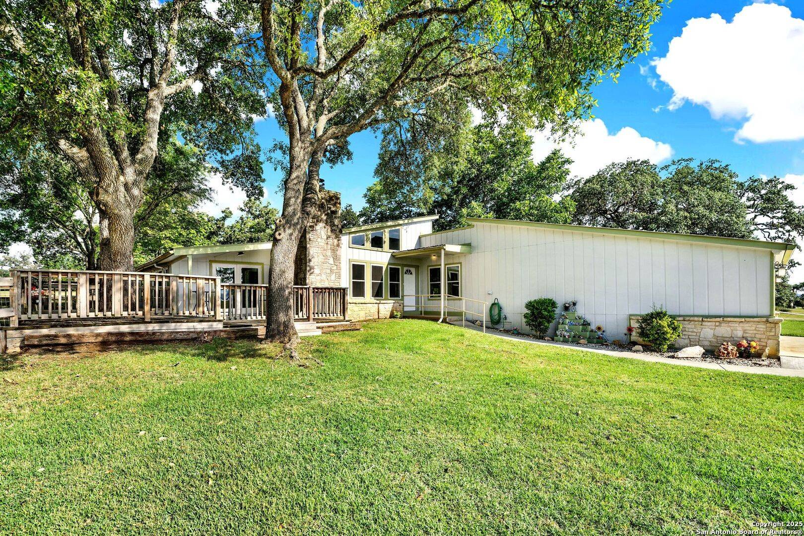 Bandera, TX 78003,222 Valley Oak