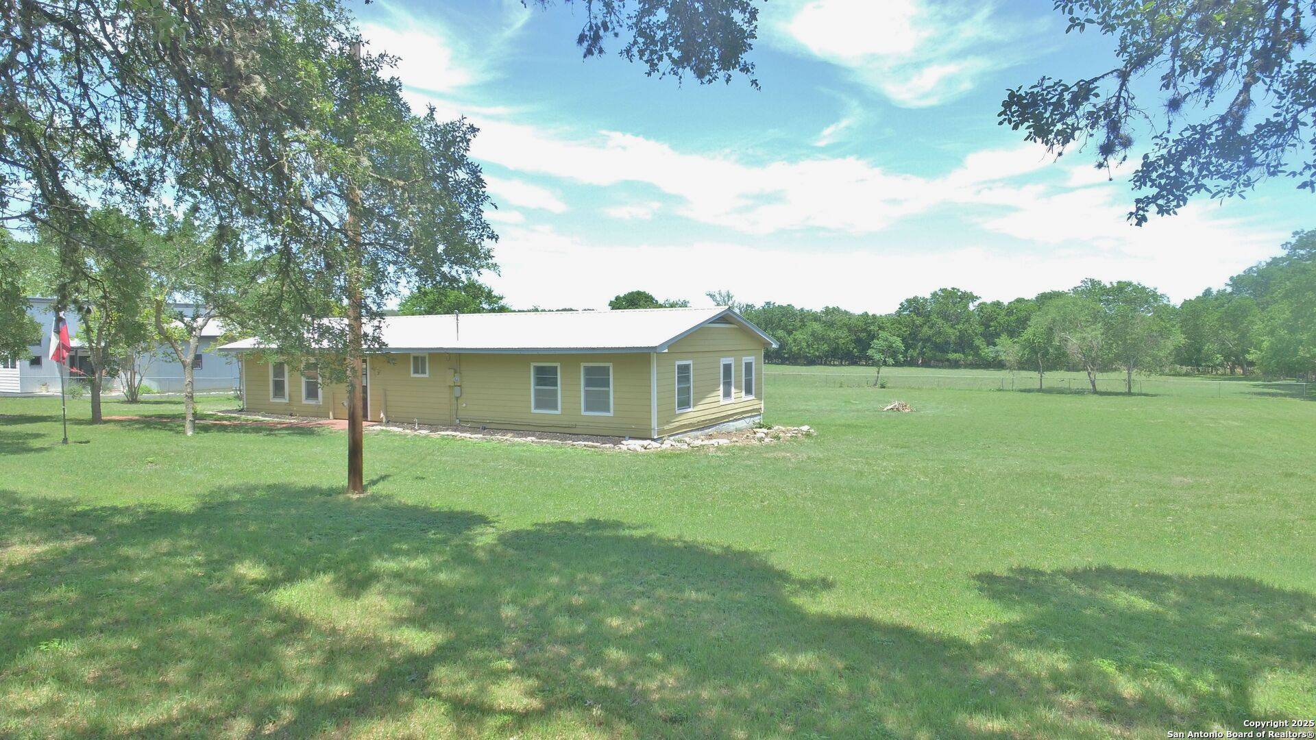 Blanco, TX 78606,314 Trainer St