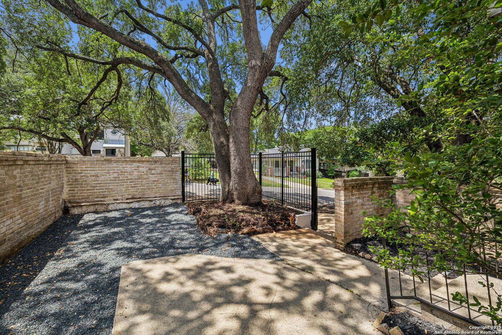 San Antonio, TX 78209-5307,209 Chichester Pl UNIT 1