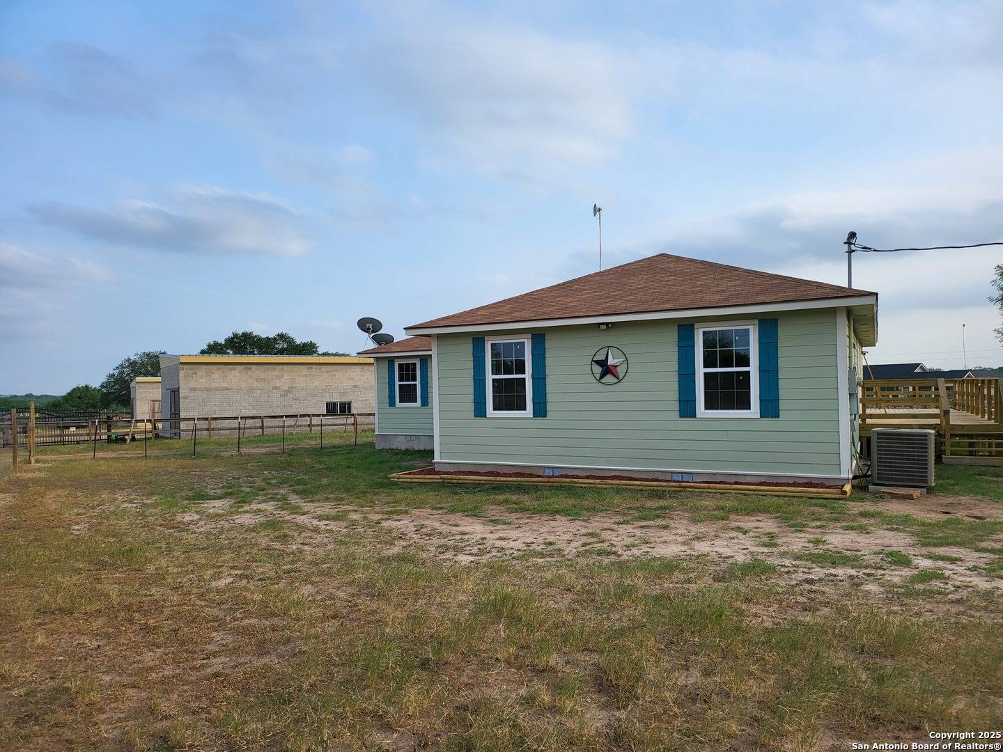 Floresville, TX 78114,250 Krystal Ray Lane