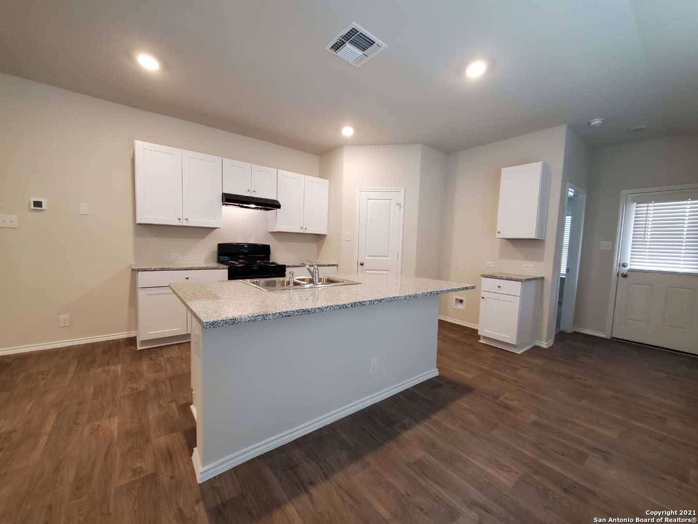 Floresville, TX 78114,153 Middle Green Loop