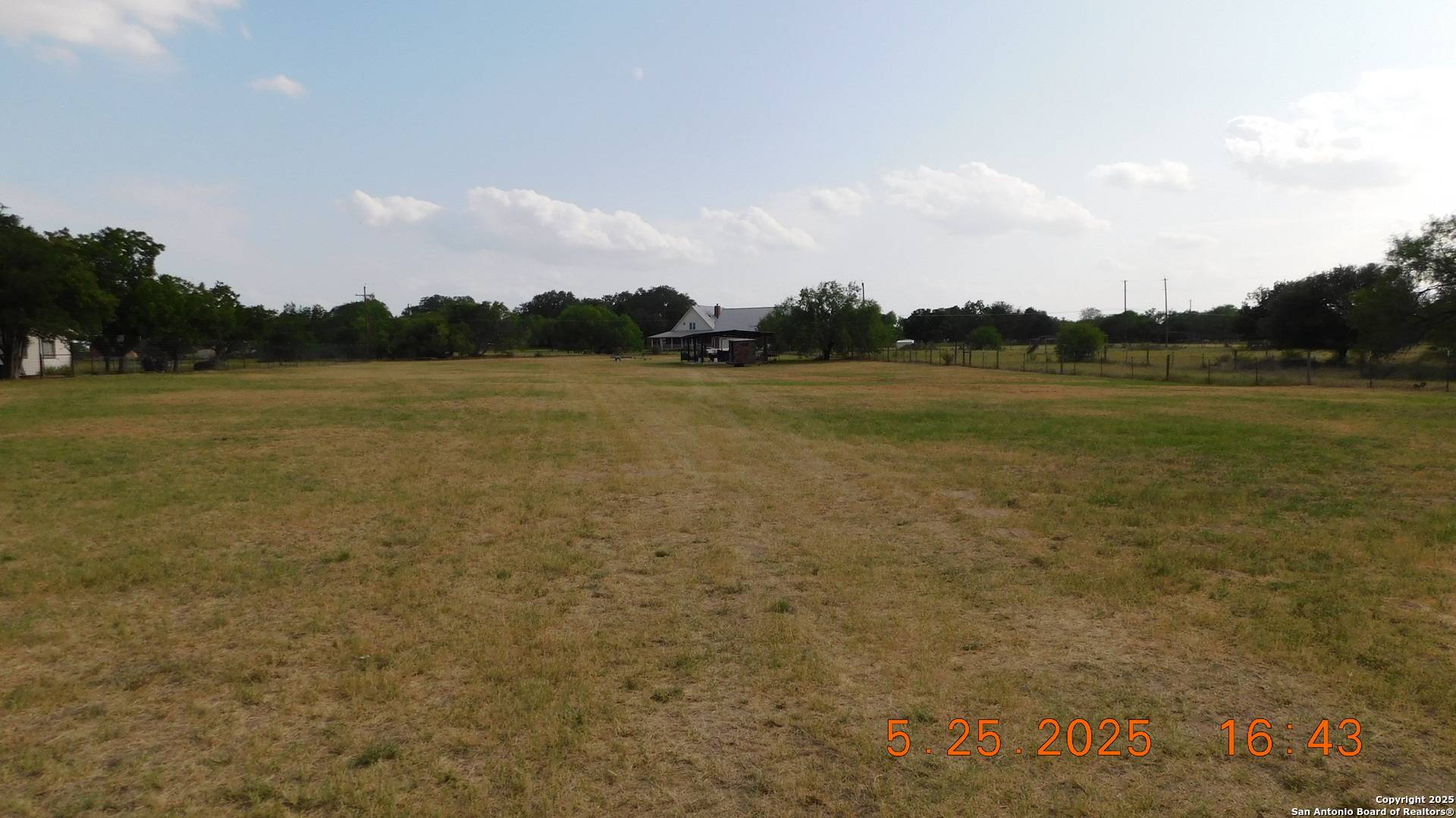 Pleasanton, TX 78064,210 Deer Run