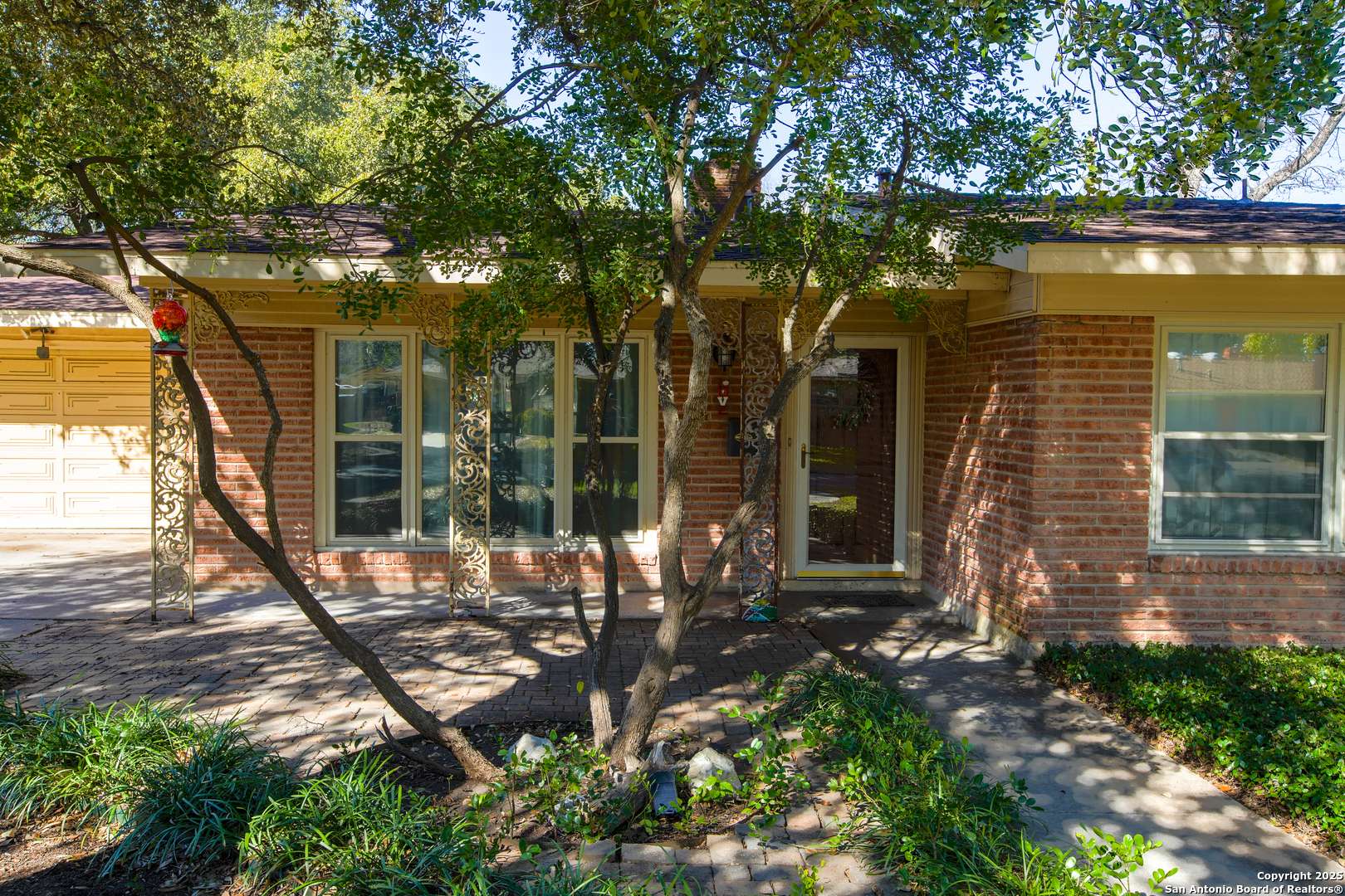 San Antonio, TX 78209,215 five oaks